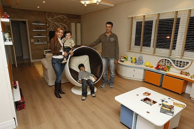 O ático do casal Marcelo e Maria de Lourdes Felisbino tem uma brinquedoteca para os dois filhos | 