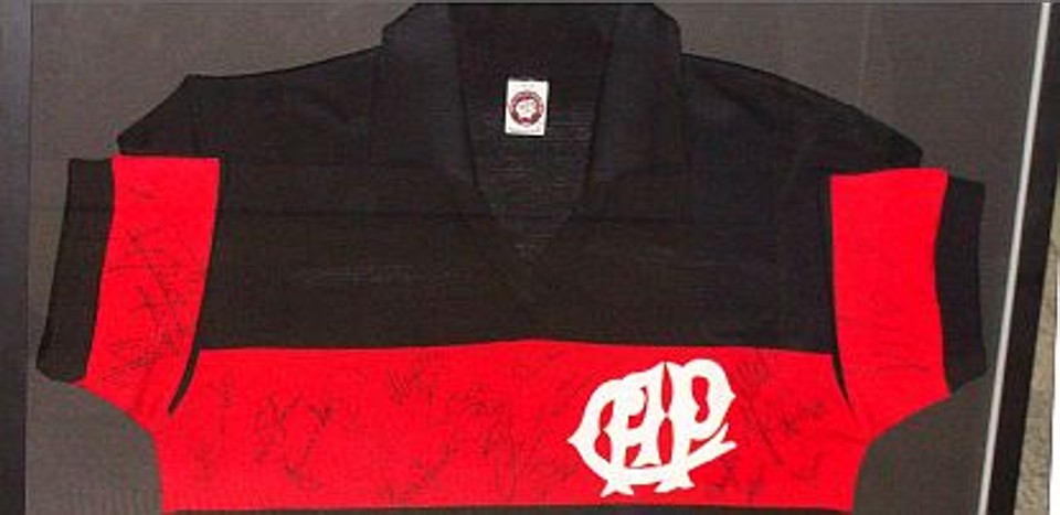 Leilão de camisa exclusiva alavanca apostas no Atlético na Timemania Imagem da camisa que estava sendo leiloada pelo Furacão | Divulgação