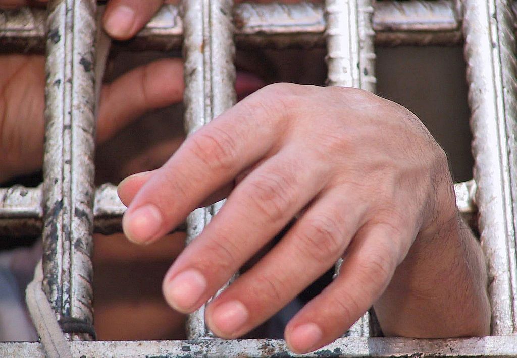 Atrás das grades: projeto prevê que penas restritivas de liberdade, sempre que possível, sejam substituídas pelas em meio aberto | Christian Rizzi/Gazeta do Povo