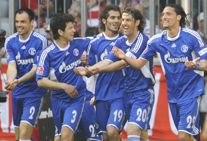 Schalke bateu Bayern e time de Munique ficou mais distante do título na Alemanha | Oliver Lang / AFP