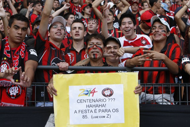 ...brincou com o ano do centenário do Coritiba... | 