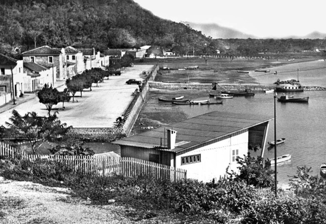 Foto de 1960. Parte que afundou na baía de Guaratuba em 1968 |