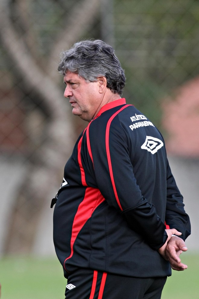 Geninho não dá pistas sobre titulares no Furacão | Albari Rosa / Gazeta do Povo