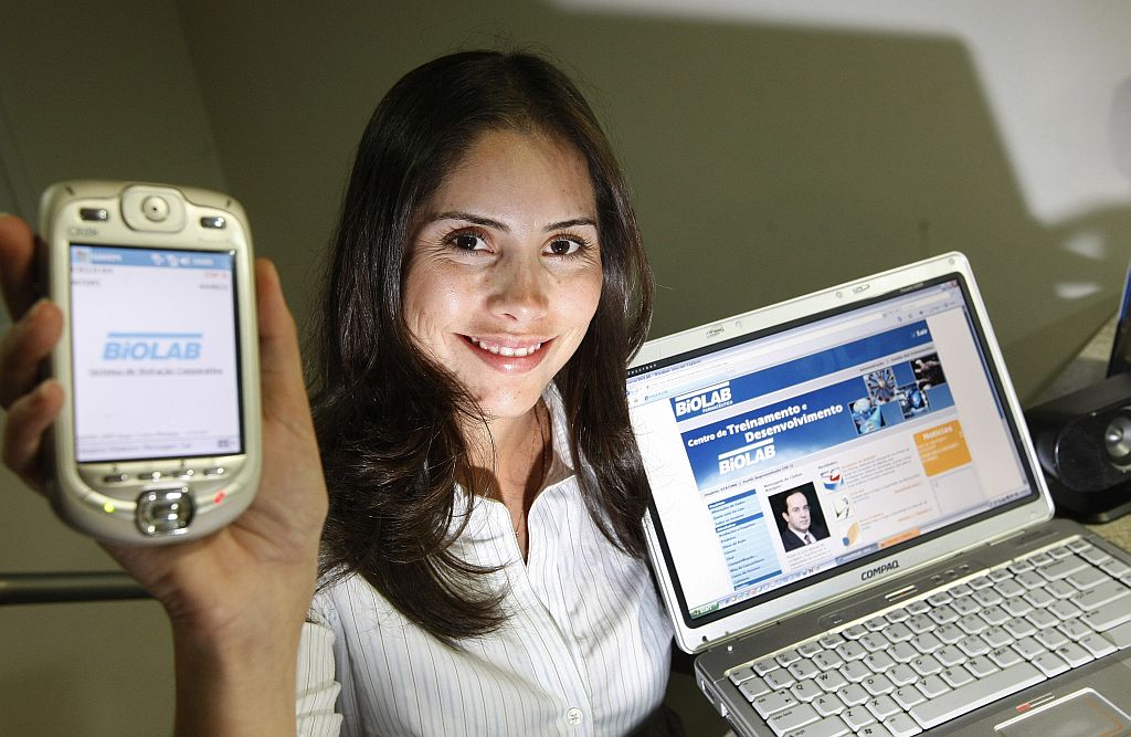 Elisangela, da Biolab: acesso aos conteúdos de qualquer lugar e melhor gestão do tempo | Rodolfo Buhrer / Gazeta do Povo