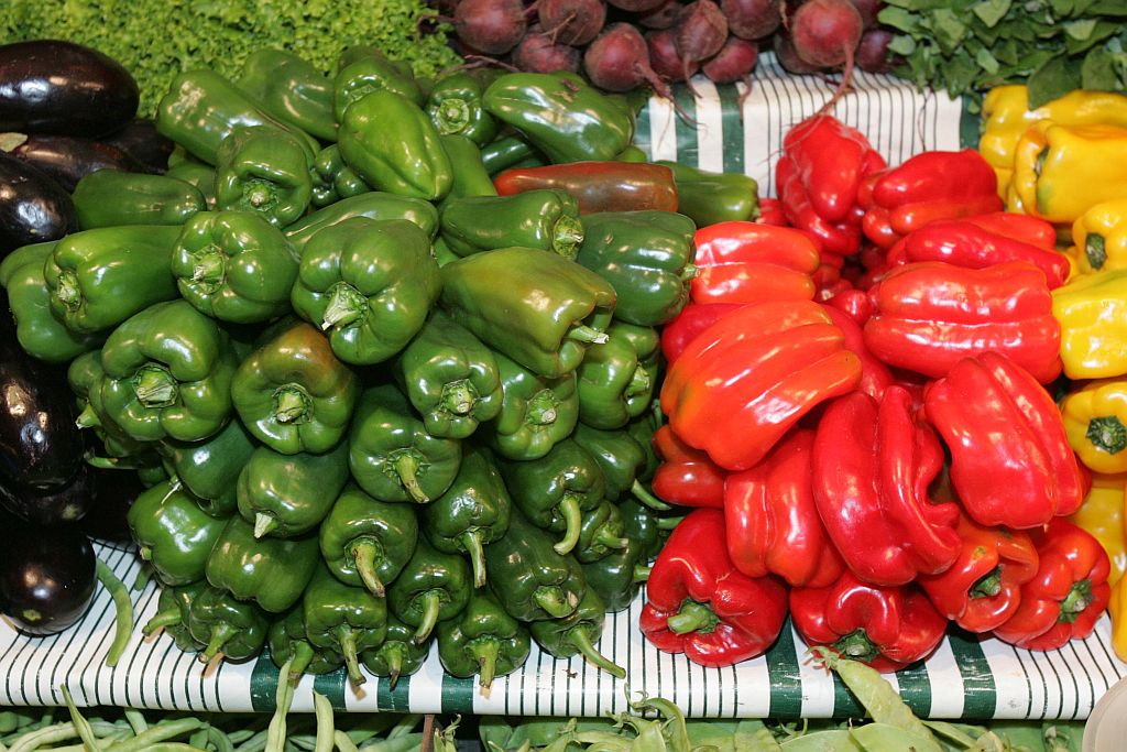 Em 64,36% das amostras de pimentão analisadas, foram encontradas irregularidades em relação aos agrotóxicos | Pedro Serápio/Gazeta do Povo