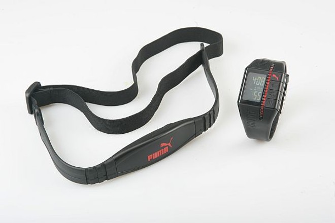 Monitor cardíaco. O aparelho ajuda o usuário a controlar a intensidade do treino, mas para melhor utilizá-lo é recomendado o acompanhamento médico. Variam de R$ 200 a R$ 2 mil, dependendo dos recursos. Este modelo, da Puma custa R$ 399,90, na Fairplay Brasil | 