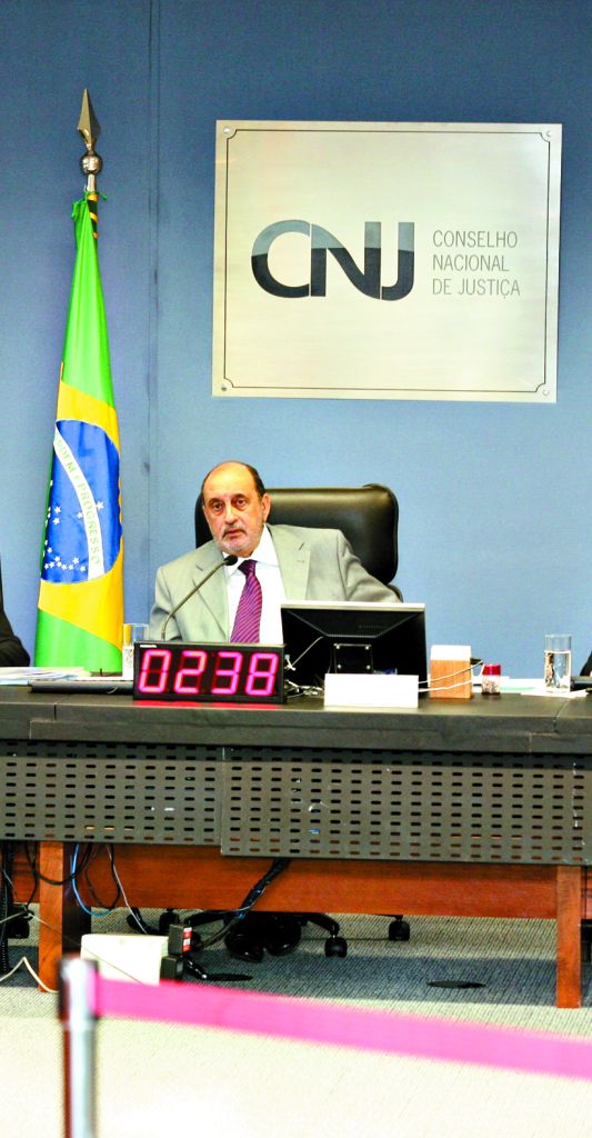 O corregedor do CNJ, Gilson Dipp (foto), viu indícios de que a movimentação financeira do desembargador Edgard Lippmann é incompatível com seus rendimentos | U. Dettmar/ CNJ