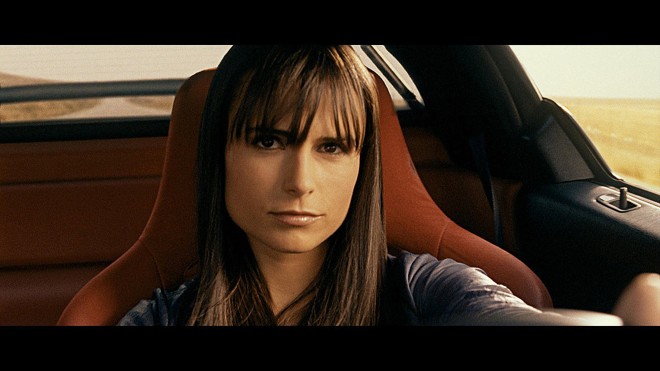 Jordana Brewster faz o papel de Mia no filme 