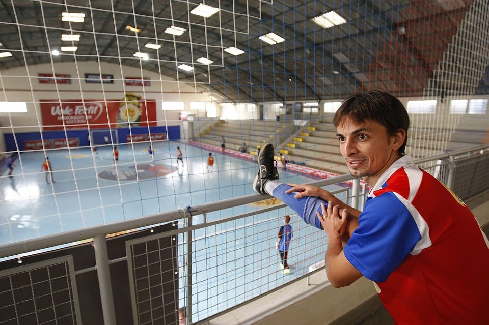 À espera de uma nova chance, Rodrigo Batata volta às origens