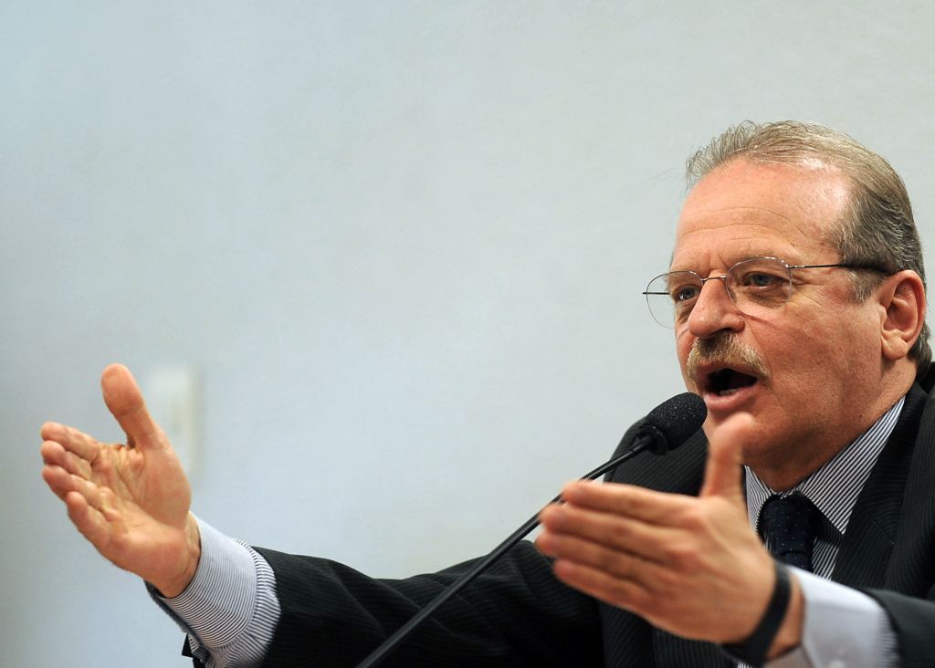 Eu mesmo, quando vou falar ao telefone, sempre verifico se o que estou dizendo é algo banal (...) ou se é melhor me prevenir.Tarso Genro, ministro da Justiça | Antônio Cruz/ABr