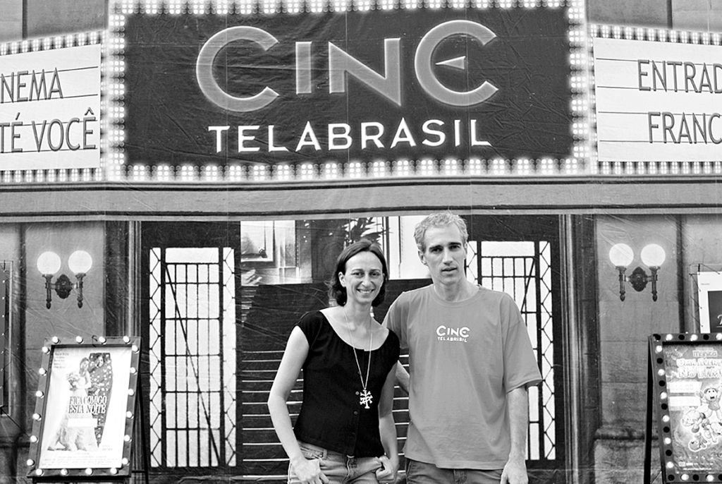 Os cineastas Laís Bodanzky e Luiz Bolognesi criaram há dez anos o projeto Cine Tela Brasil, que após patrocínio viaja há quatro anos pelos rincões do país | Divulgação