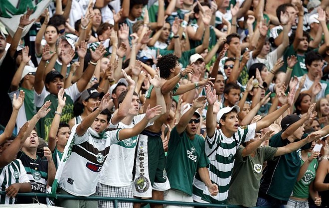 Mais de 18 mil torcedores estiveram no Couto Pereira para assistir a Coritiba x J. Malucelli |