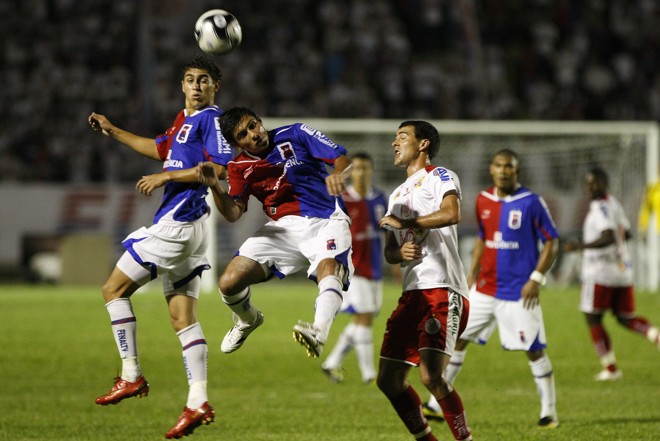 Nos primeiros minutos, Paraná e ACP fizeram um jogo duro de assistir | 