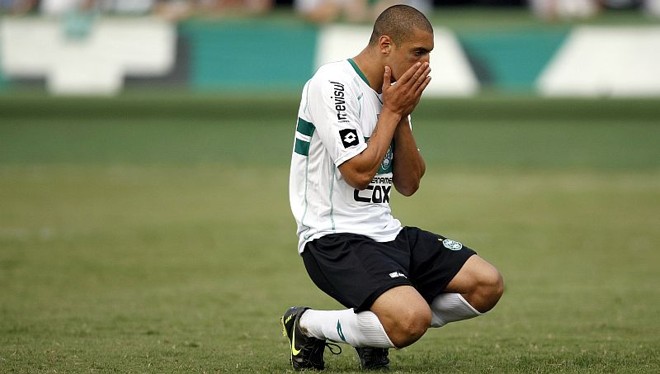Ariel lamenta a chance perdida. Partida termina em 0 a 0 |