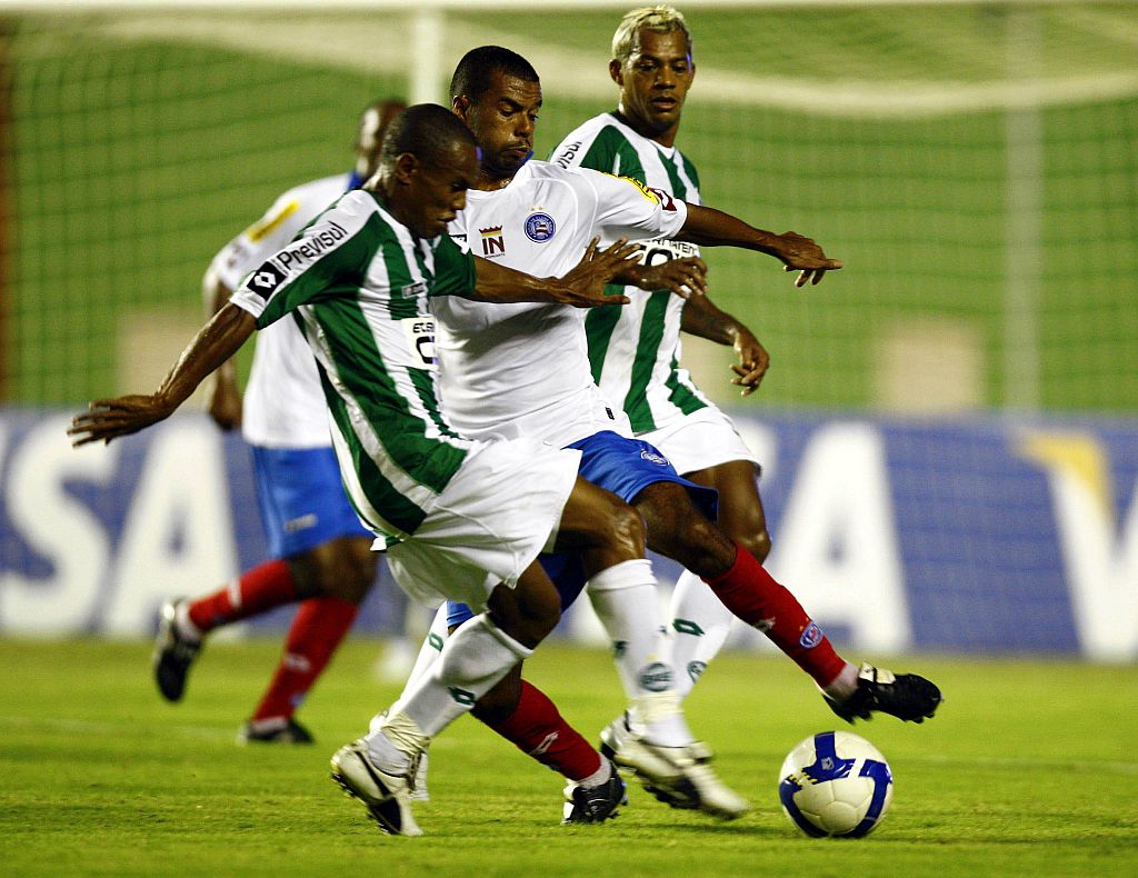 O Coritiba fracassou em anular o ponto forte do Bahia, a bola aérea, mas arrancou um bom empate em Salvador | Eduardo Martins/A Tarde/Futura Press