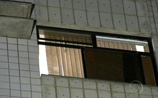 Janela de apartamento em que menino estava | Reprodução/TV Globo