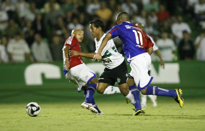 Marcos Aurélio precisou correr para se livrar da marcação Tricolor | 