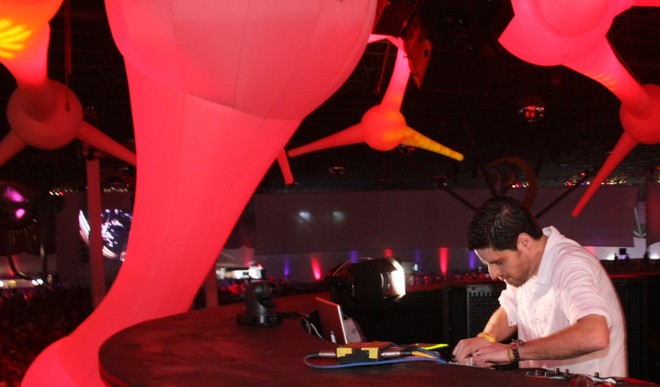 O DJ braisleiro Gui Boratto abre a festa às 23 horas com o remix de 