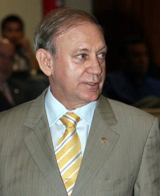 Se a iniciativa privada tem de pagar mais aos seus empregados, por que o governo não pode melhorar os salários dos próprios servidores?Ademar Traiano, líder do PSDB na Assembleia | Valterci Santos/Gazeta do Povo