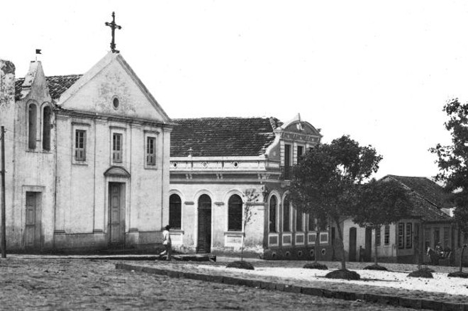 Na sequência, a Igreja do Rosário  a antiga, de 1904... | 