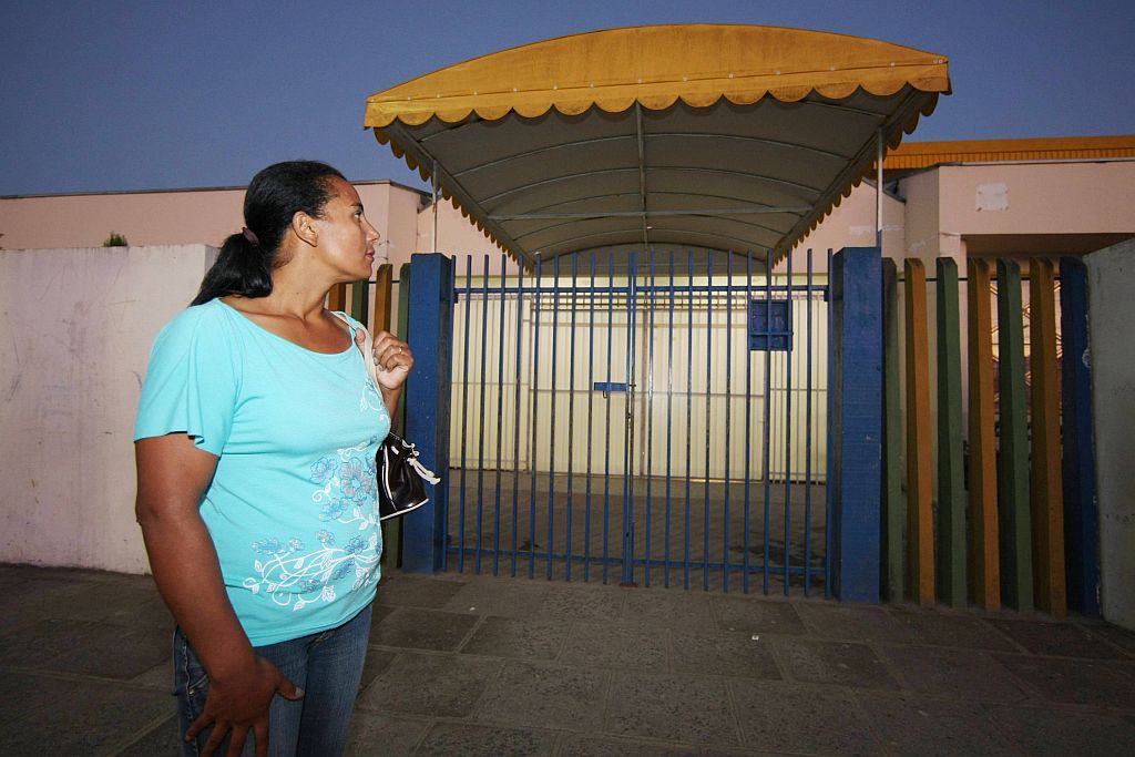 Quando a criança fica em casa por falta de professores ninguém fala nada. Sônia Aparecida dos Santos, mãe de duas crianças que estudavam na Escola Municipal Maria Leni Haluch de Bastos | Daniel Castellano/Gazeta do Povo
