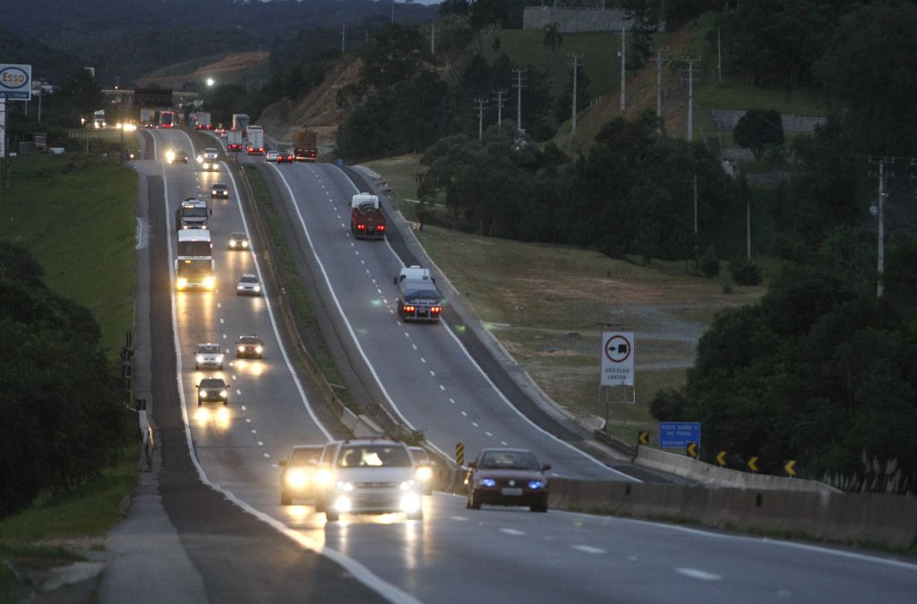 Movimento: mortes e acidentes em queda, mas delitos crônicos permanecem | Rodolfo Bührer/Gazeta do Povo