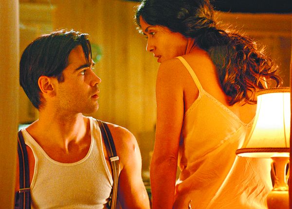 Colin Farrell e Salma Hayek estrelam a adaptação de Pergunte ao Pó | Divulgação