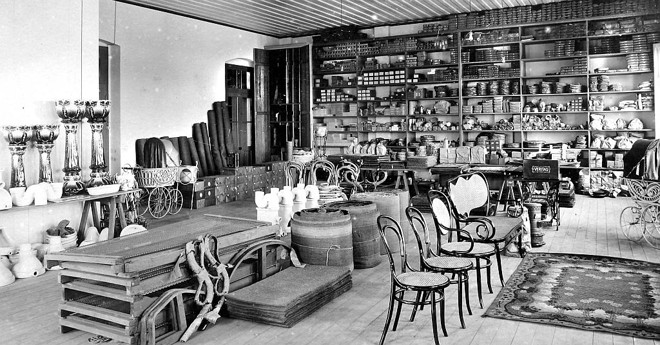 Estoque de mobiliário e tapeçaria |