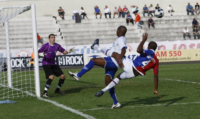 O Paraná começou o jogo 