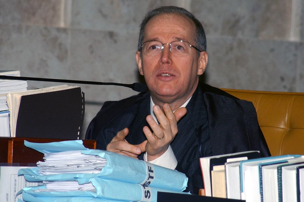 Qualquer magistrado tem liberdade de palavra e pode expor a sua posição de modo incisivo, duro e áspero. O que não pode é incidir em impropriedade verbal ou excesso de linguagem, como diz a Lei Orgânica da Magistratura.Celso de Mello, ministro do STF | STF