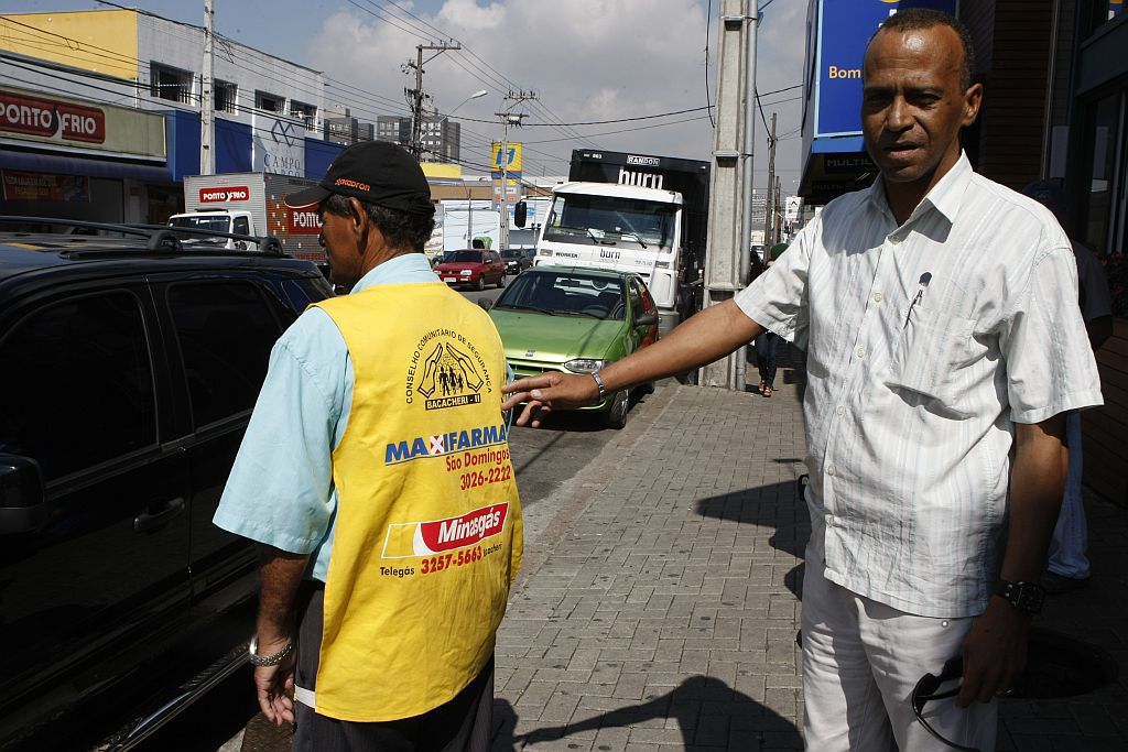 Bom exemplo: na área de atuação do Conseg Bacacheri 2, o presidente do Conselho, Paulo Negrão, levantou a ficha de 198 flanelinhas | Aniele Nascimento/Gazeta do Povo
