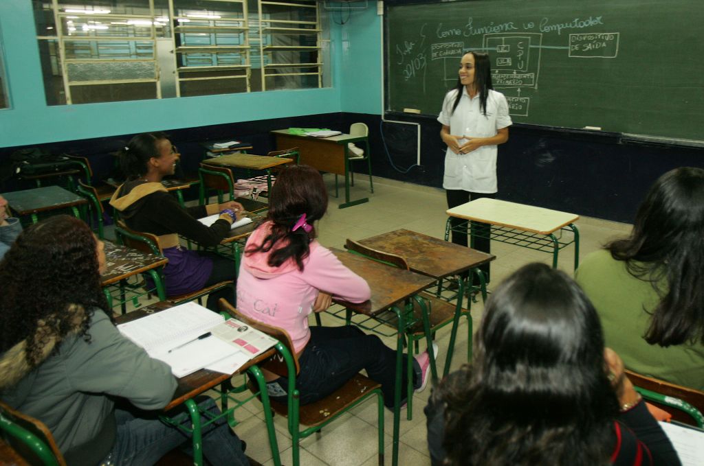 A secretária executiva Valéria Oliveira: de aluna a professora, via curso técnico | Pedro Serápio/Gazeta do Povo