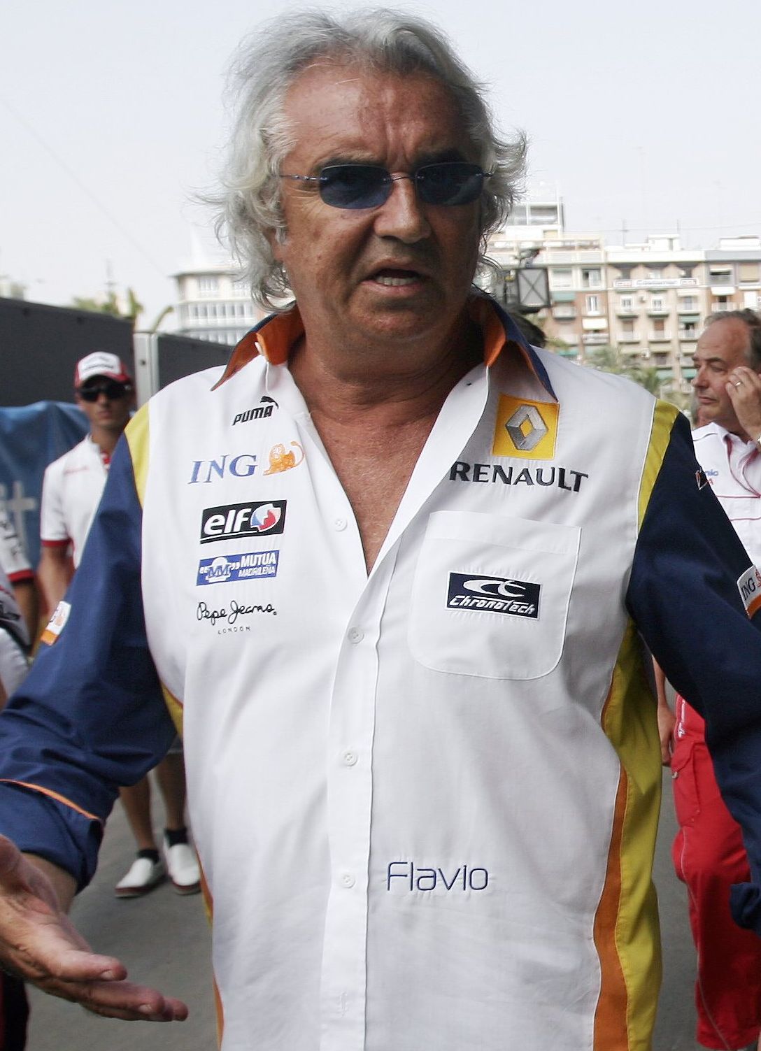 Flávio Briatore aguarda ansioso por reunião que pode vetar difusores usados pela Brawn, Williams e Toyota | Reuters