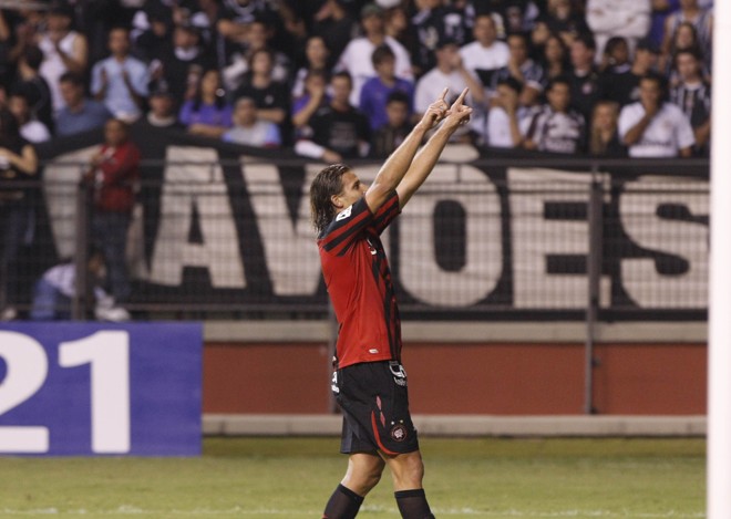 Rafael Moura coroou a sua boa atuação com o segundo gol ainda no primeiro tempo | 