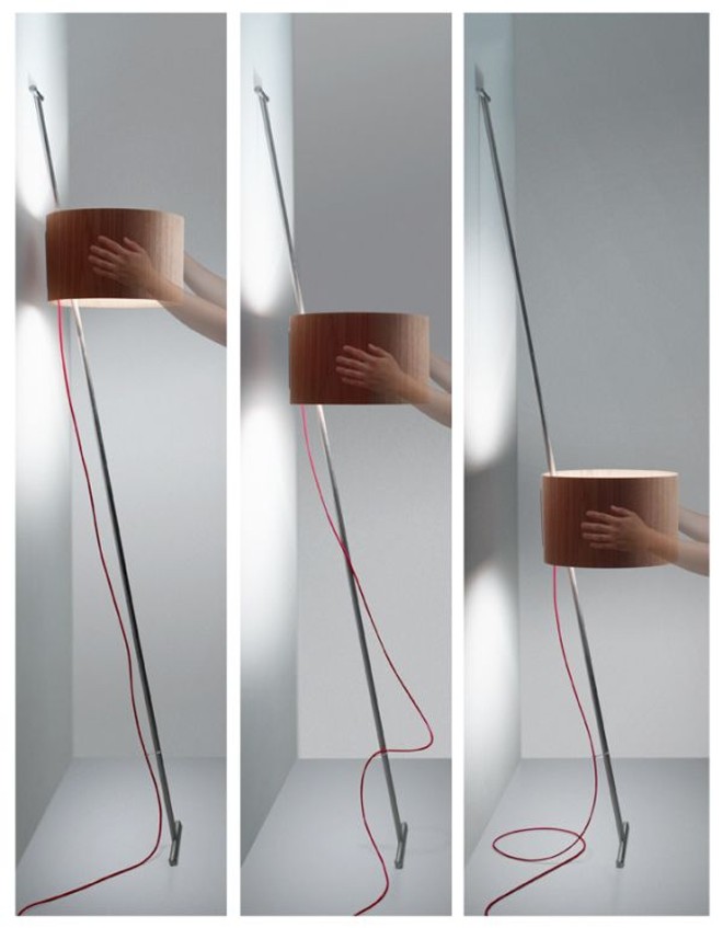 Luminária de piso com apoio para parede Lift, de Fernando Prado para a Lumini | 