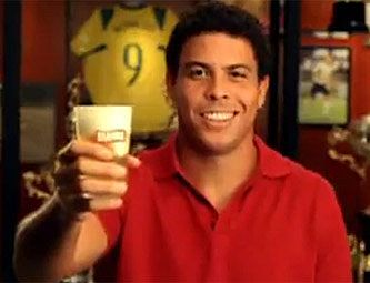 Ronaldo como garoto-propaganda de cerveja gera polêmica | Reprodução