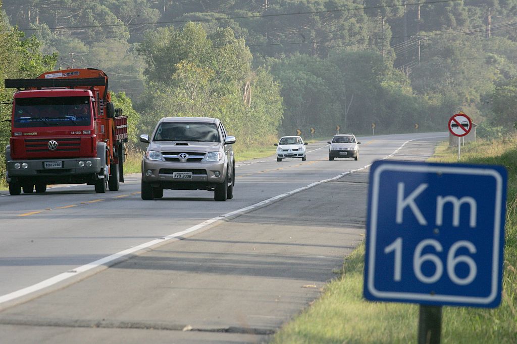 Quilômetro 166 da Rodovia do Xisto, em Contenda: acidente no local, dentro do trecho pedagiado, deixou dois mortos e 34 feridos há três meses | Marcelo Elias/Gazeta do Povo