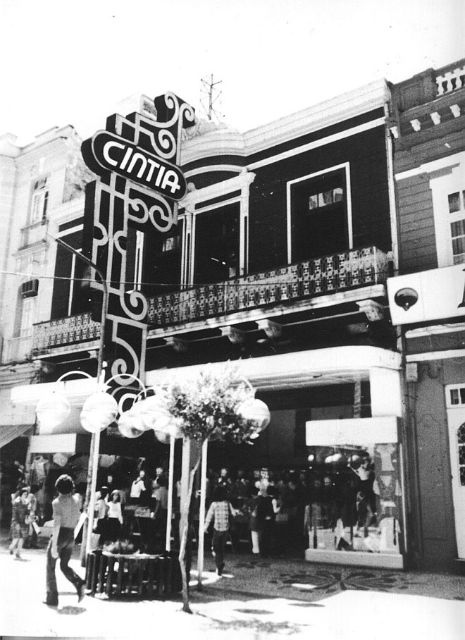 Em quantidade de lojas, a Rua XV supera a maior parte dos shoppings de Curitiba | 