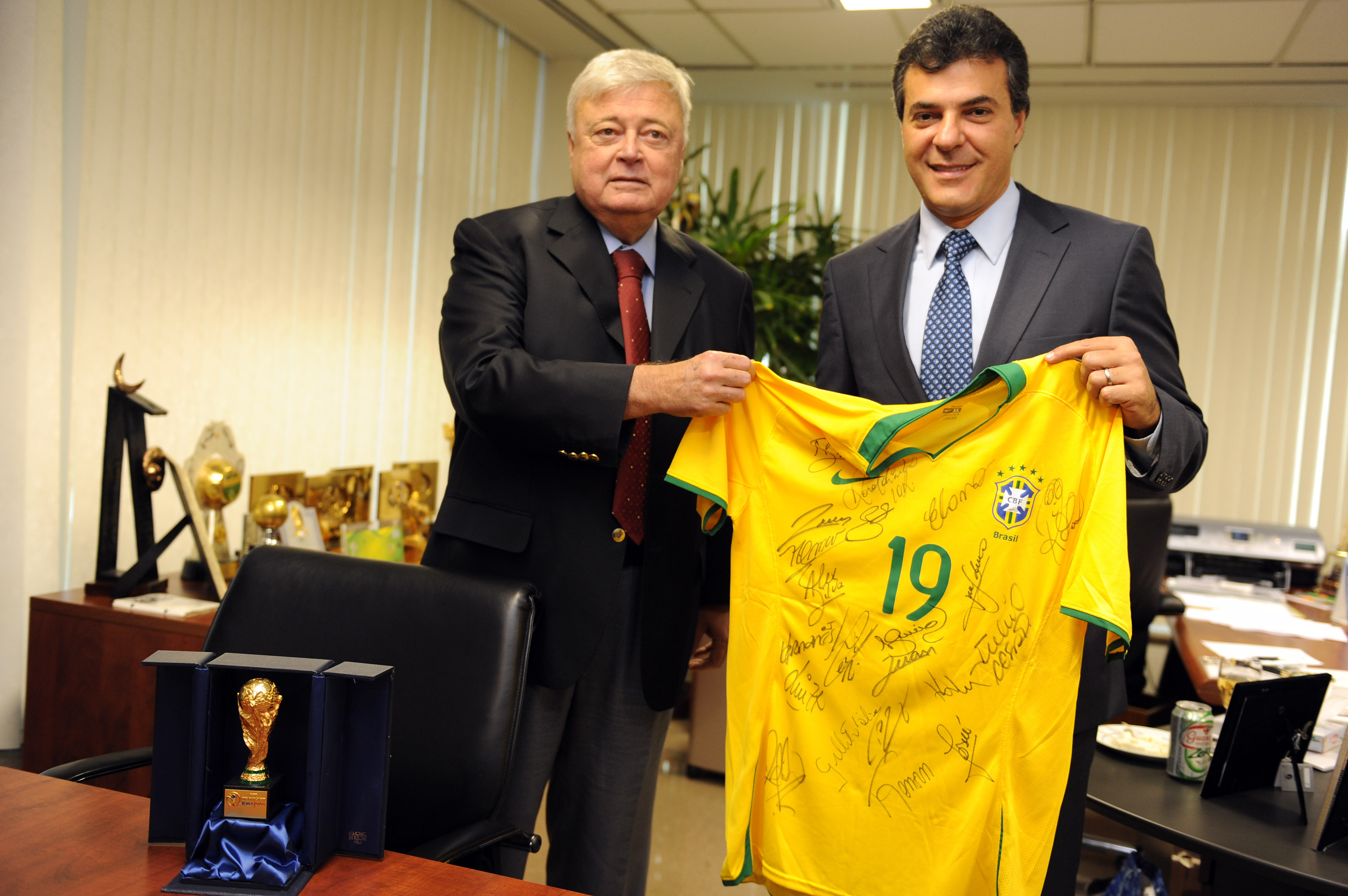Ricardo Teixeira (presidente da CBF) e Beto Richa, prefeito de Curitiba | Divulgação