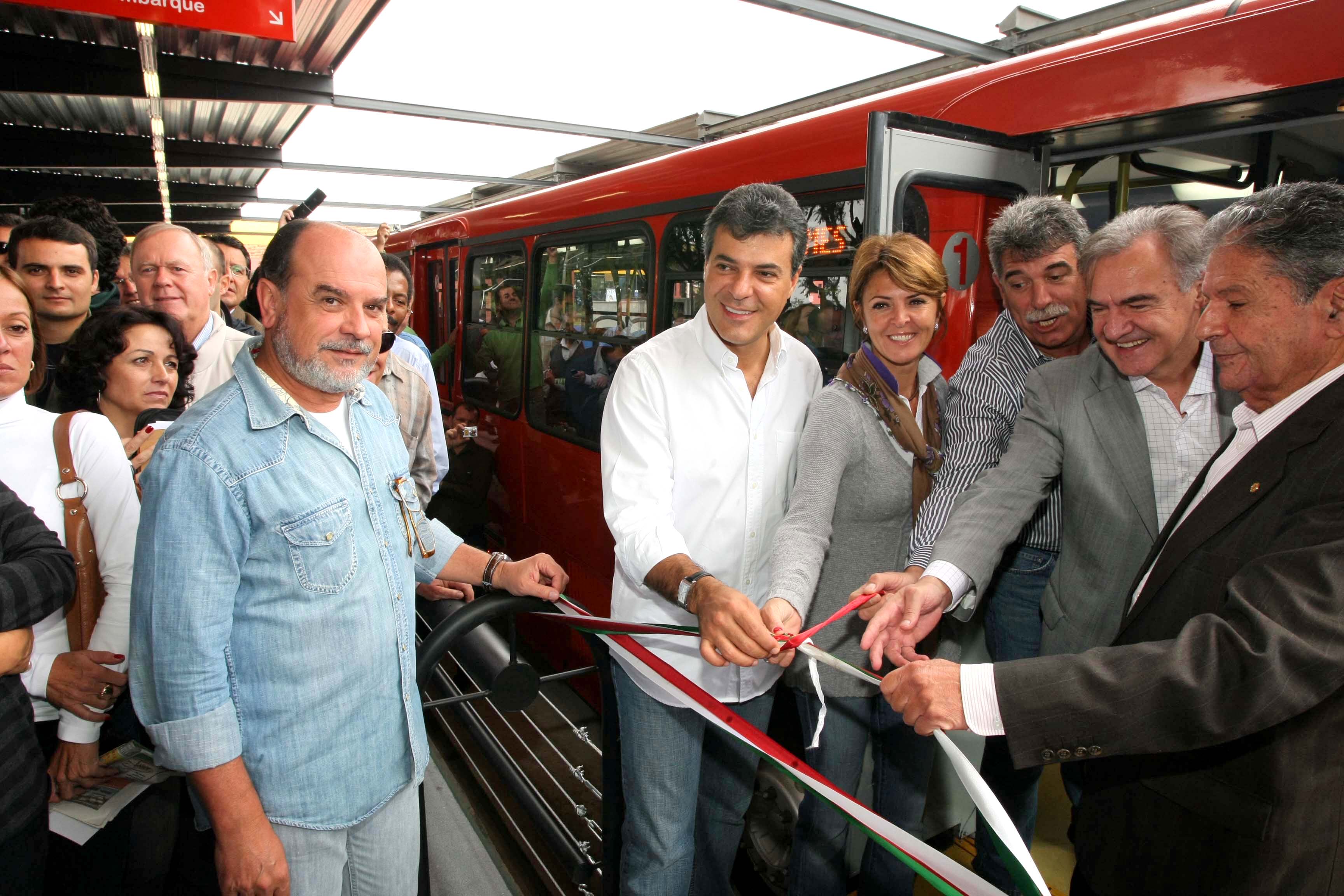 Prefeito Beto Richa inaugura Linha Verde no terminal do Pinheirinho | Divulgação