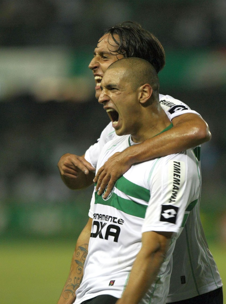 Ariel marcou o terceiro gol Coxa, fechando o placar em 3 a 0, garantindo a vaga alviverde nas quartas de final | Pedro Serápio / Gazeta do Povo