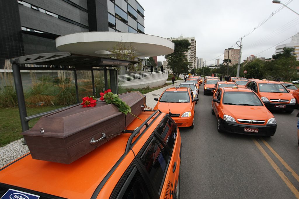 Motoristas fazem buzinaço em frente do Palácio das Araucárias | Ivonaldo Alexandre/Gazeta do Povo