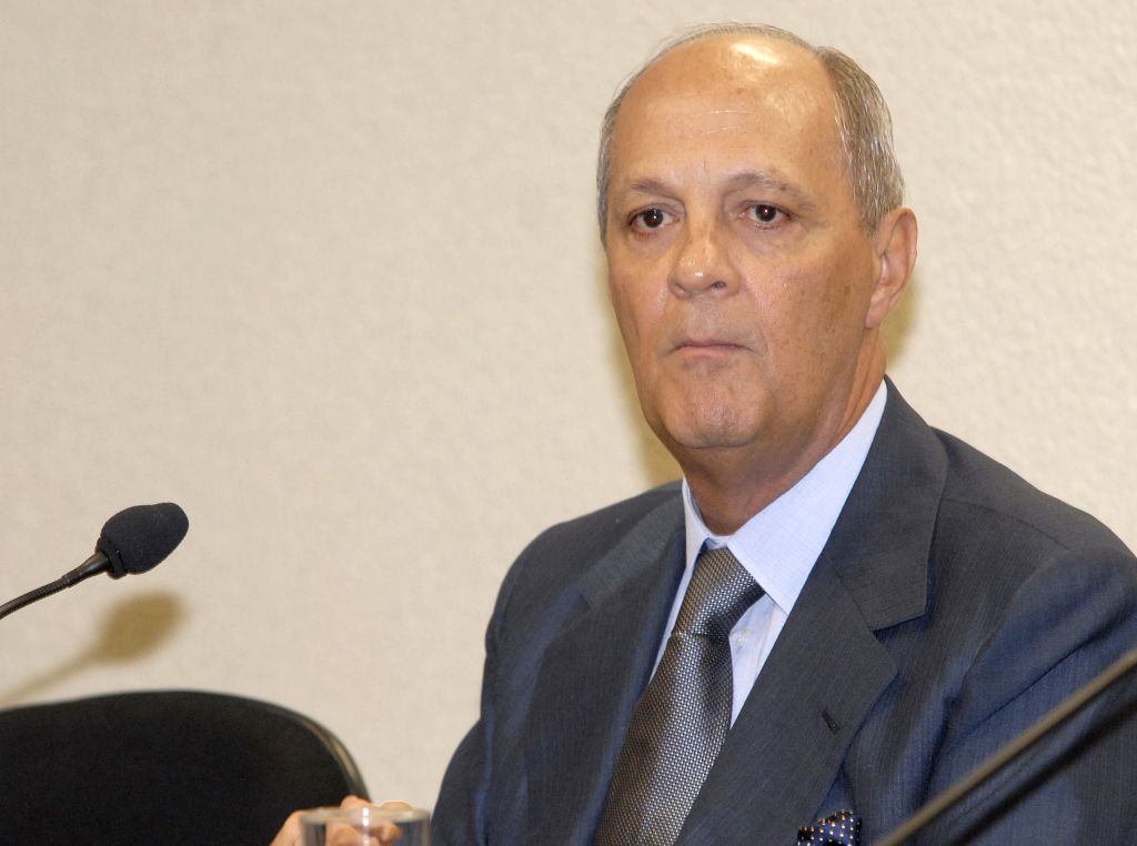 Menezes Direito é suspeito de transferir benefício do cargo para familiares | Antônio Cruz/ABr