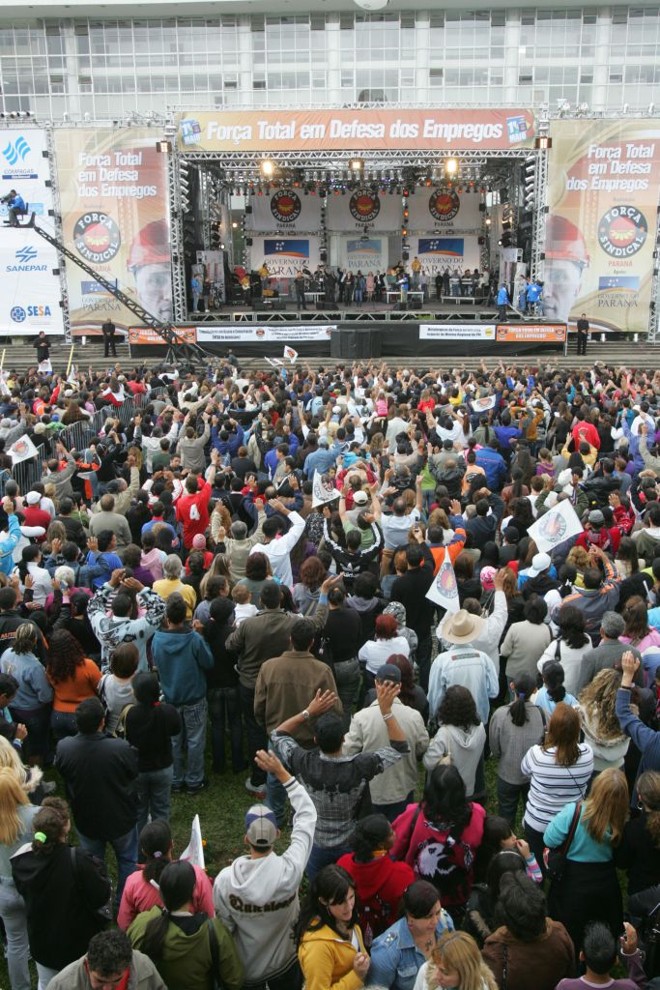 Comemoração em Curitiba reuniu 120 mil trabalhadores no Centro Cívico | 