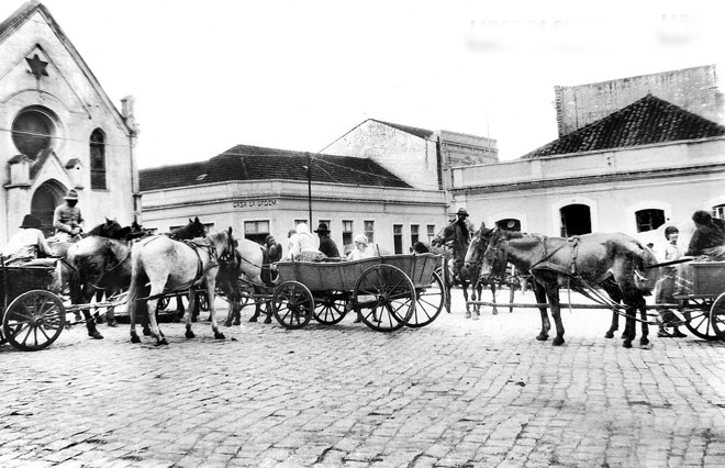 Colonos no Largo da Ordem, em 1936 | 