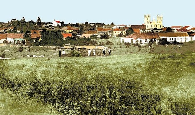 Descampado onde hoje é a Praça Carlos Gomes. Foto de 1870, colorização atual | 