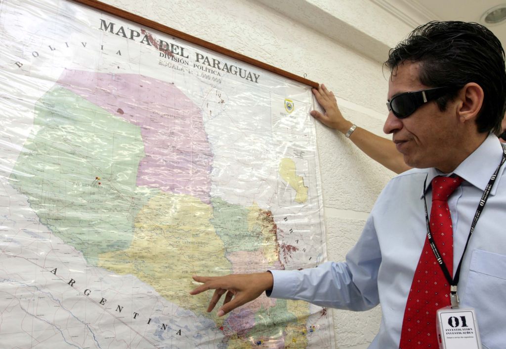 Alberto Amarilla, caçador de carros que trabalha para seguradoras brasileiras: 30% recebem placas frias ainda no Brasil | Christian Rizzi/Gazeta do Povo