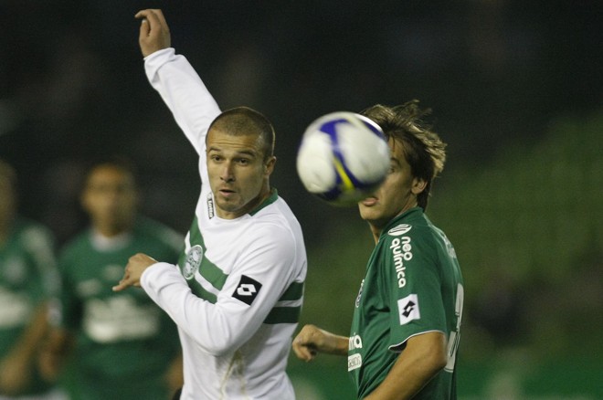 Nem o motivado Bruno Batata conseguiu ajudar o Coritiba a marcar os gols necessários |