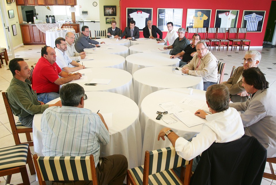 Criada para fortalecer os clubes, Futpar está próxima do fim sem conseguir vencer velhas convicções | Rodolfo Bührer / Gazeta do Povo