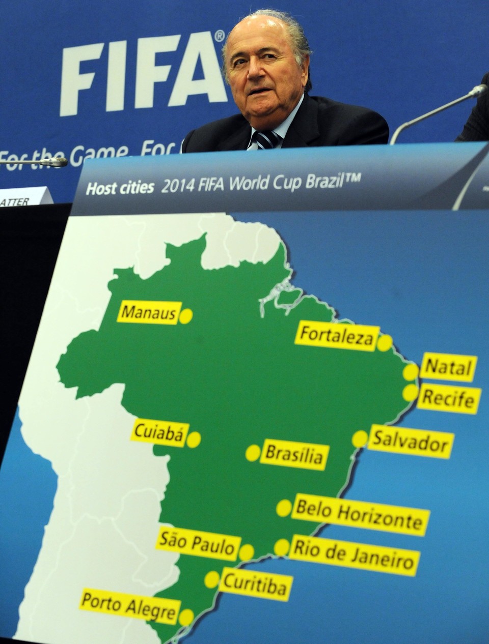 Presidente da Fifa, Joseph Blatter, após o anúncio de Curitiba como uma das subsedes da Copa do Mundo de 2014 | Jewel Samad / AFP